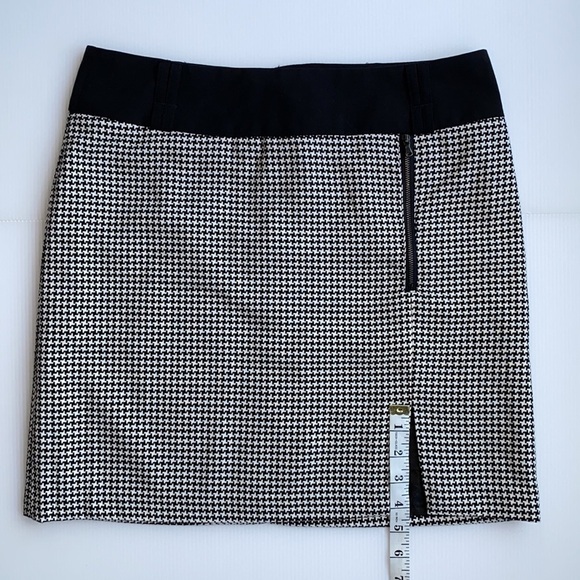 Houndstooth Mini Skirt Front Slit Accent Zipper Black White - Picture 12 of 15